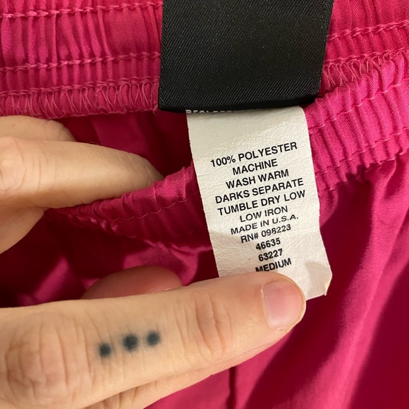 PINK RUNNING SHORTS - Picture 2 of 3